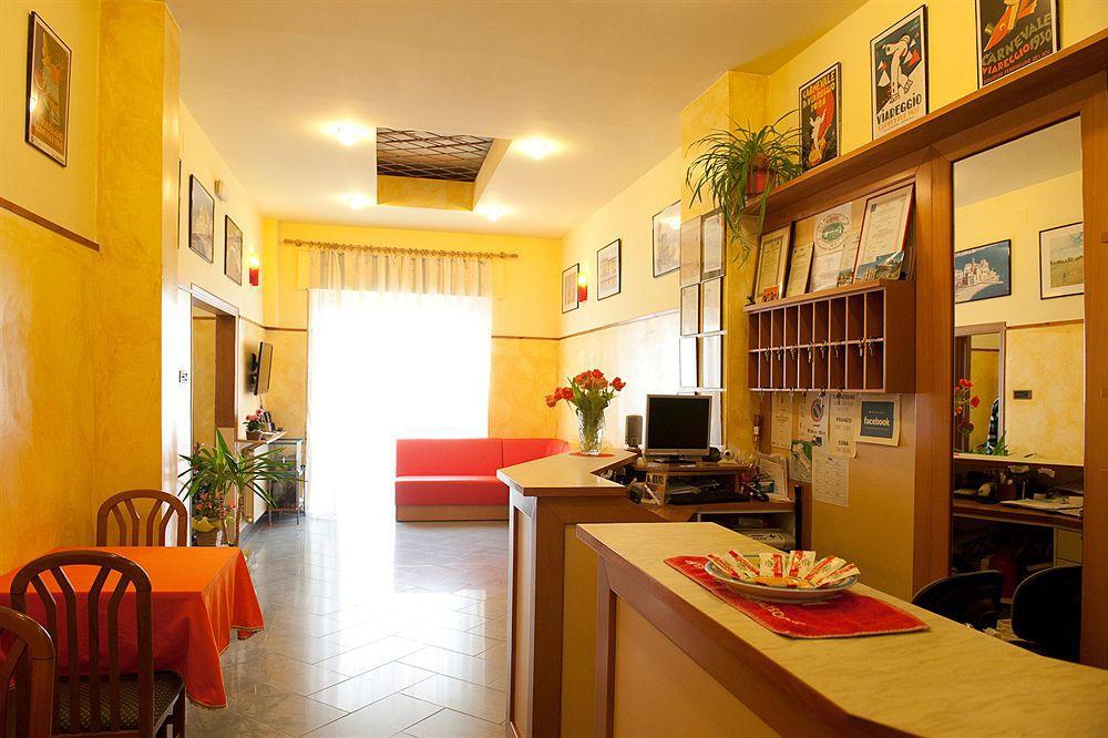 Hotel Dolly Viareggio Exterior photo