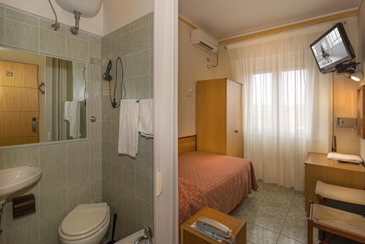 Hotel Dolly Viareggio Exterior photo