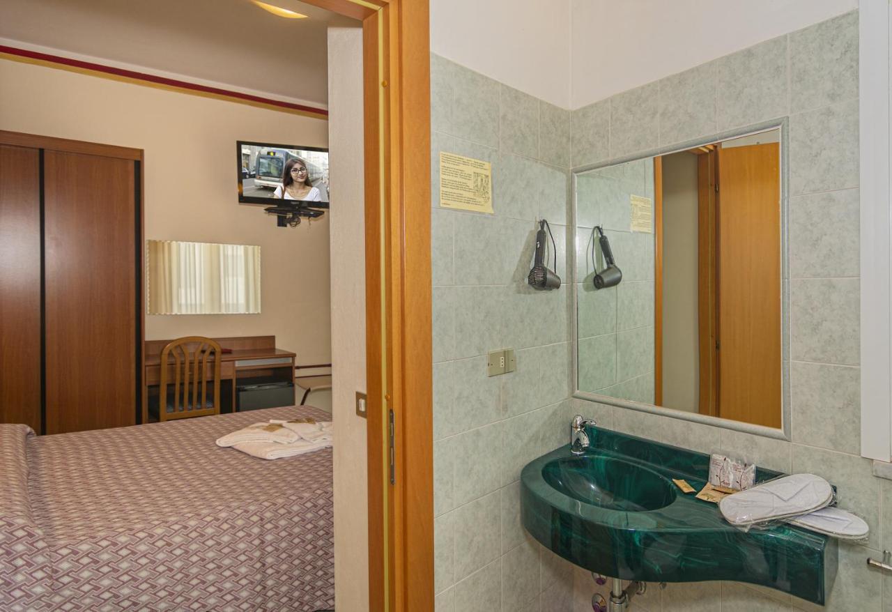 Hotel Dolly Viareggio Exterior photo