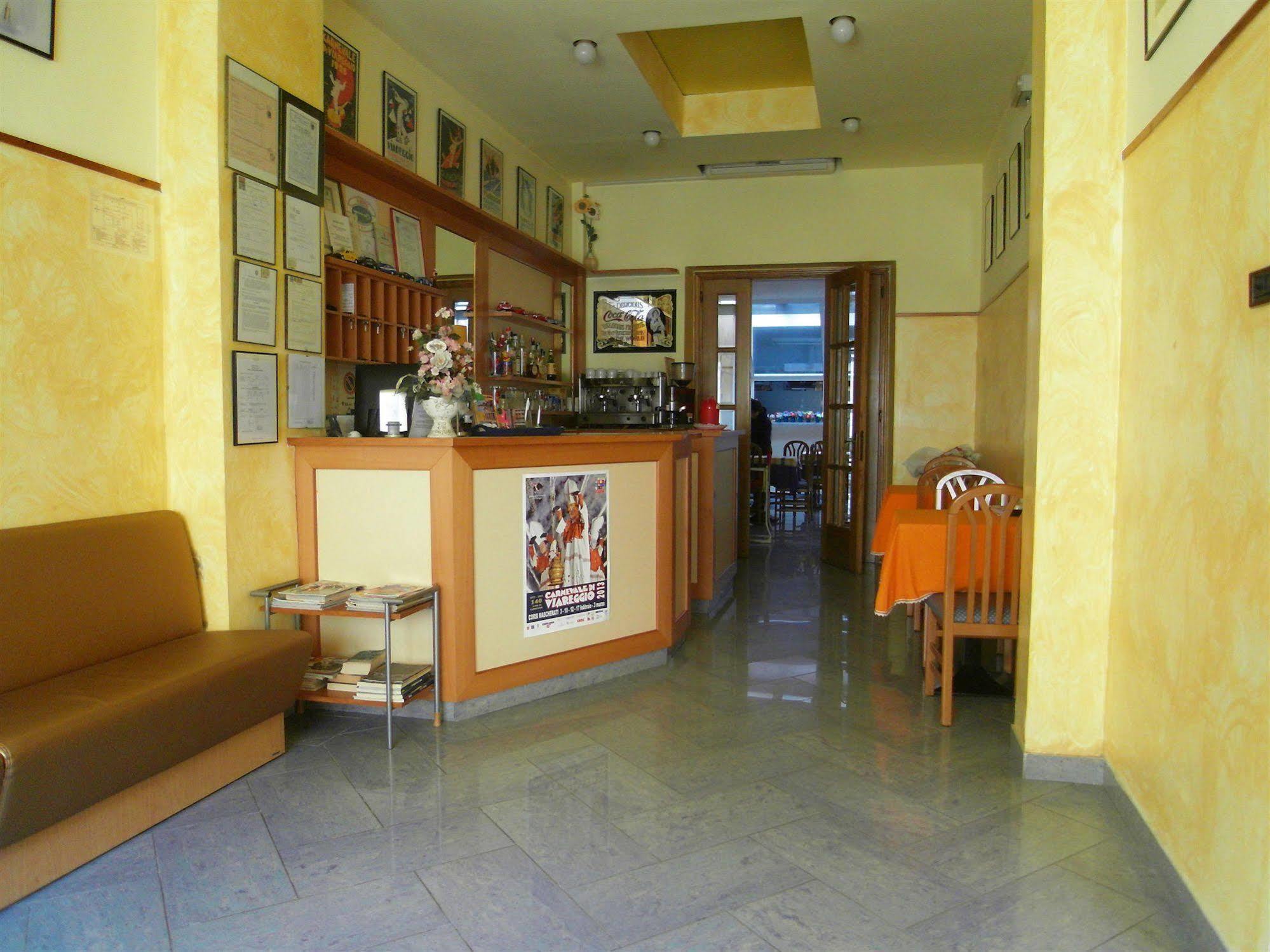 Hotel Dolly Viareggio Exterior photo