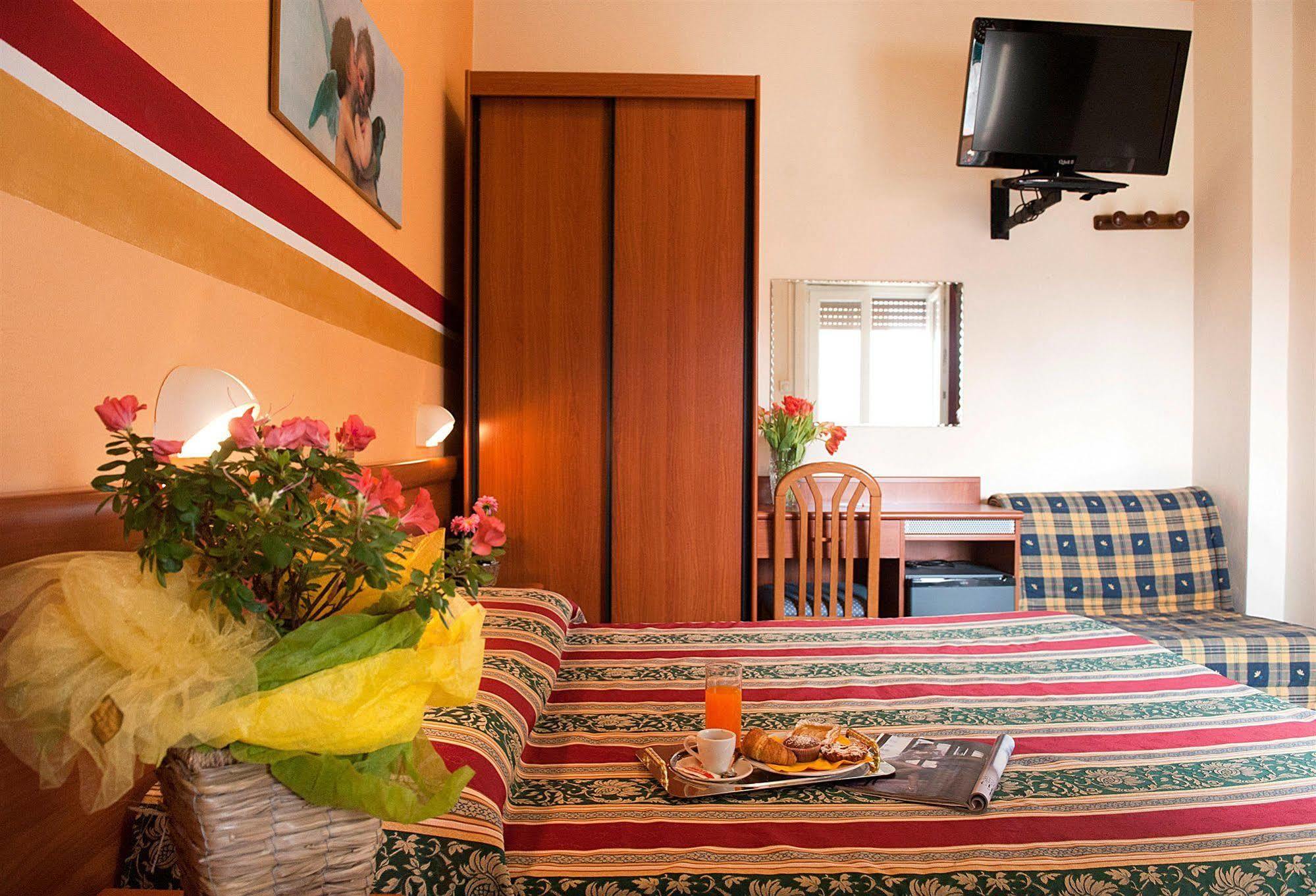 Hotel Dolly Viareggio Exterior photo