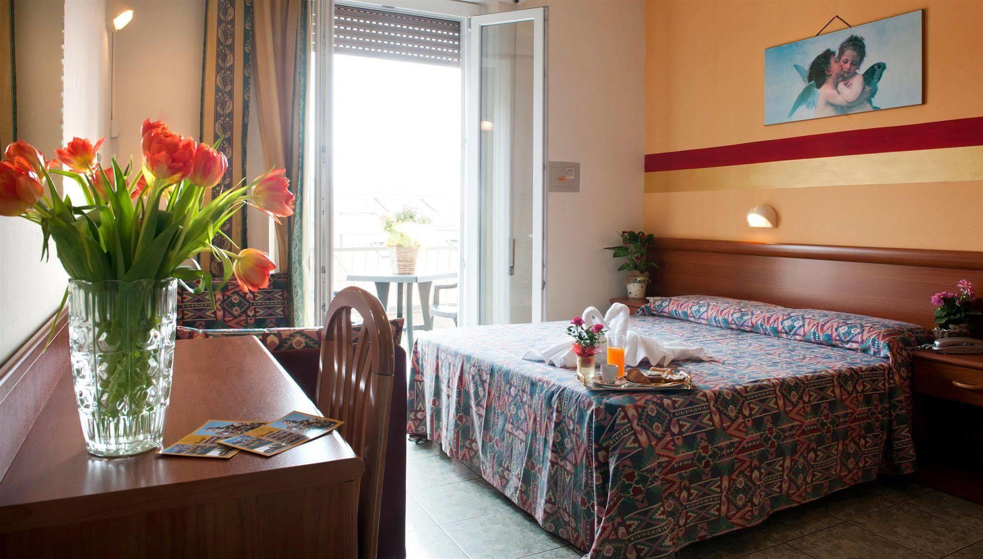 Hotel Dolly Viareggio Exterior photo