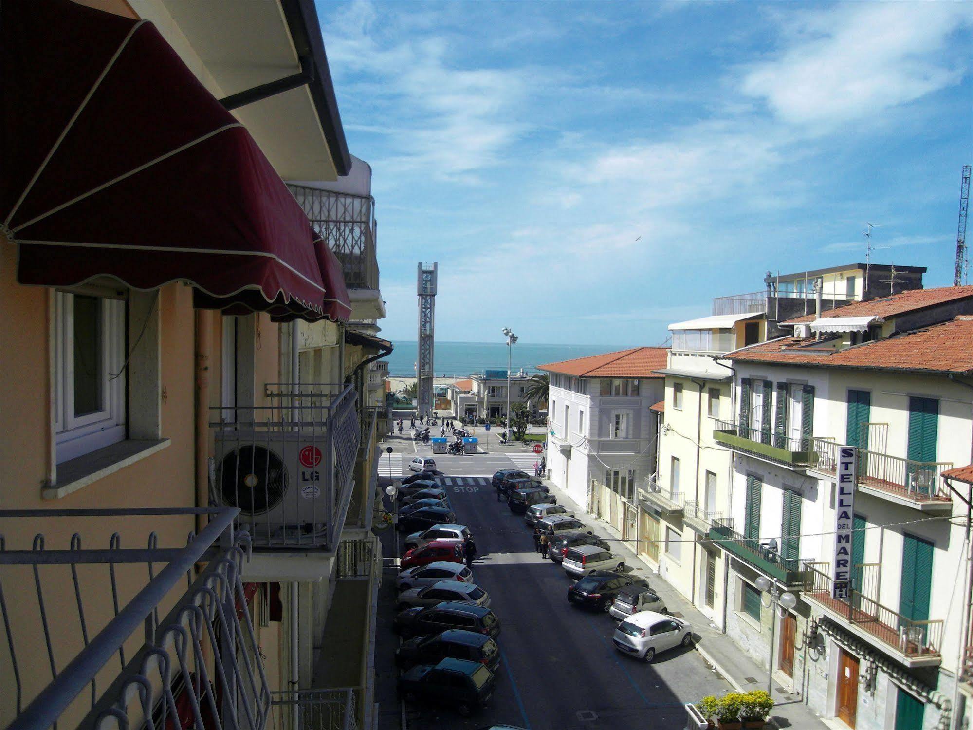 Hotel Dolly Viareggio Exterior photo