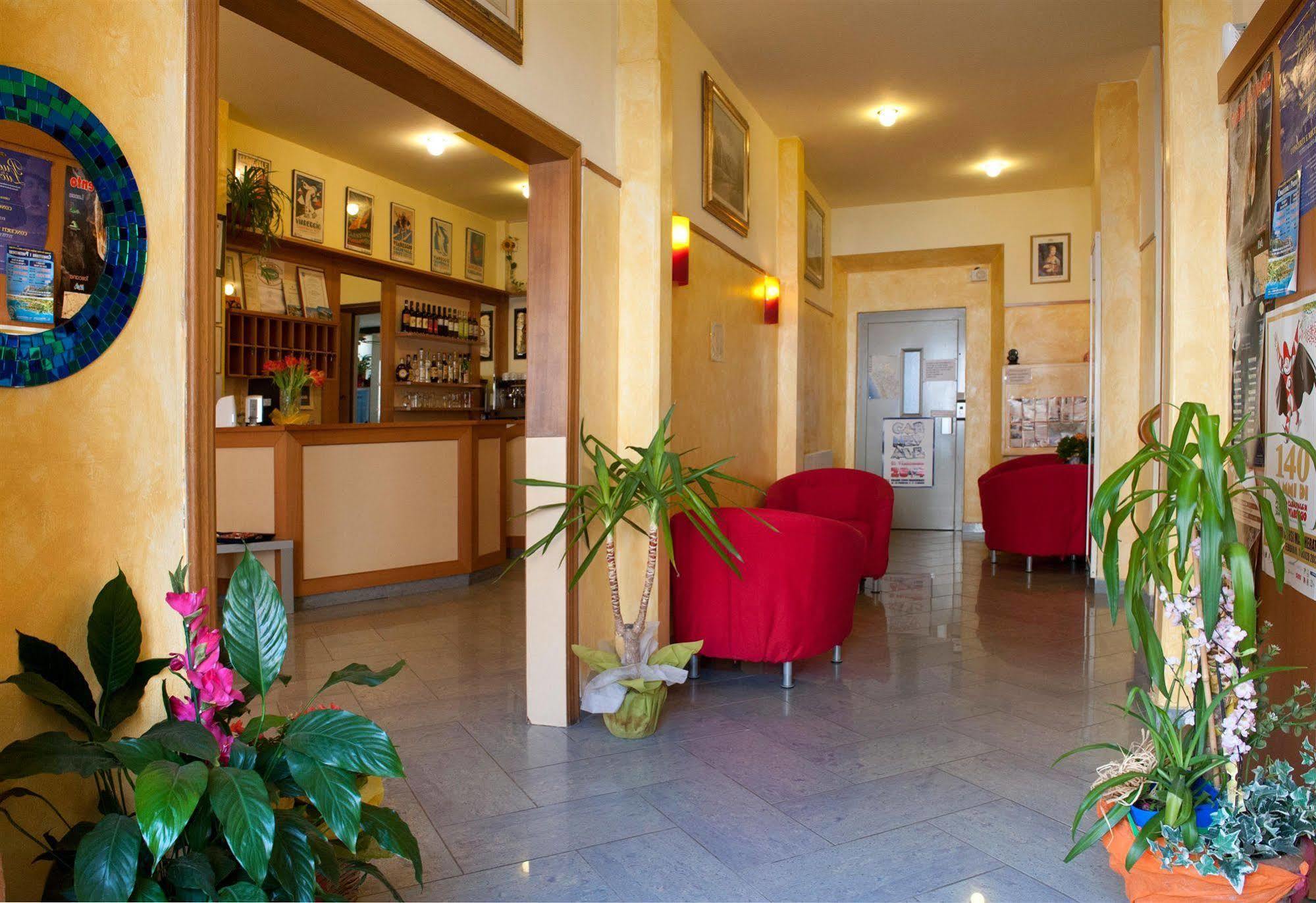 Hotel Dolly Viareggio Exterior photo