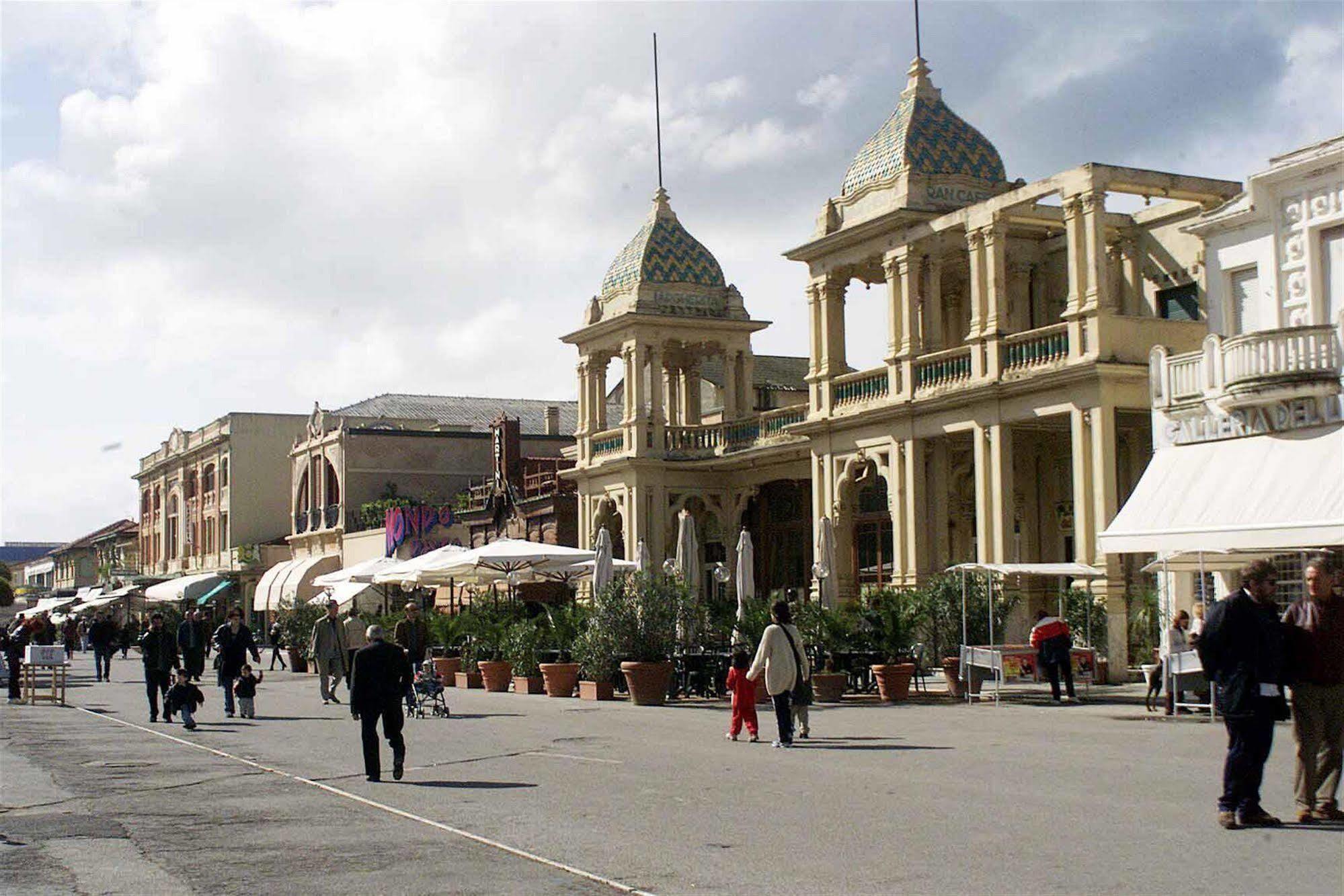 Hotel Dolly Viareggio Exterior photo