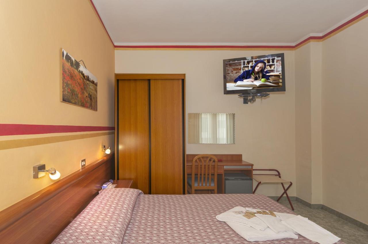 Hotel Dolly Viareggio Exterior photo
